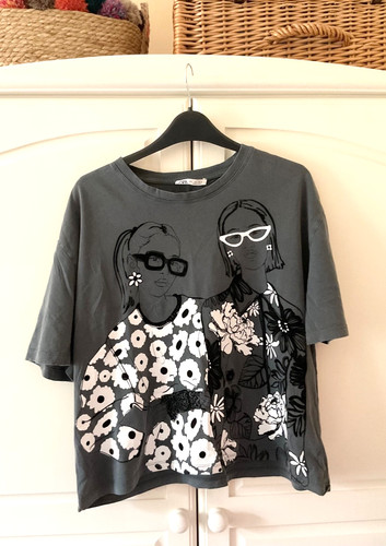 Zara grey white graphic - &,