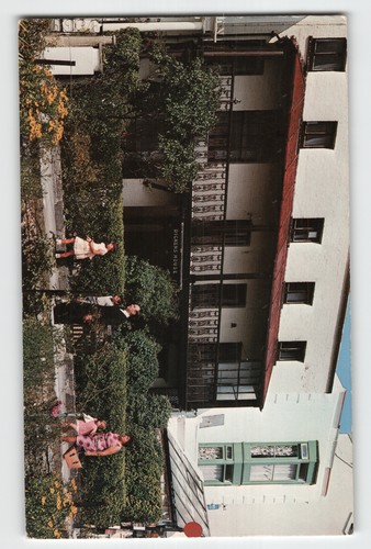 Postcard dickens house - -,