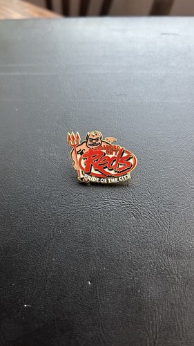 Salford reds pin badge - salford,
