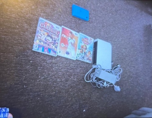 Wii console and games - ,