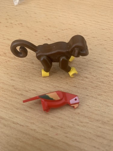 Lego pirate set - pirate, red