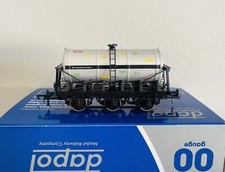 DAPOL OO GAUGE 6 WHEEL MILK