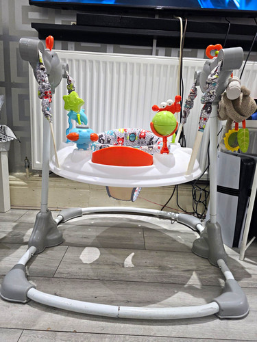 Baby bouncing chair activity - bouncing,
