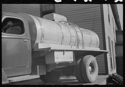 Photo 1930s tanker - photo:1930s, milk