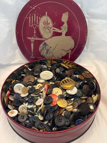 Assorted old buttons - , a