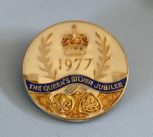 Vintage 1977 queen - vintage, silver