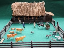 BRITAINS 1920-30s THATCHED WOODEN MILKING PARLOUR DAIRY LEAD FARM JERSEY COWS