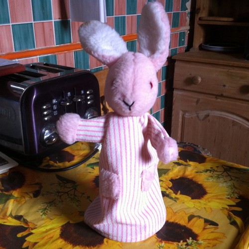 Nice vintage pink rabbit hand - pink,