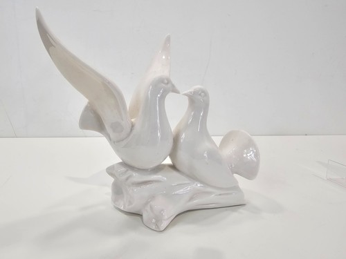 Stunning white porcelain - stunning,