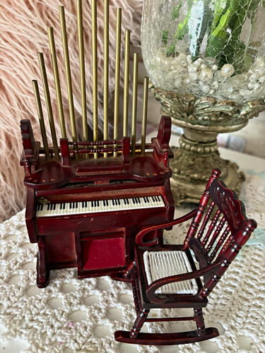 Dolls house miniature - 1:12,