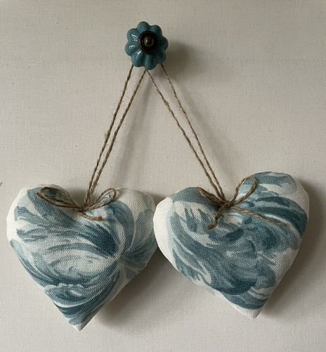 Pair heart door hangers in - pair,