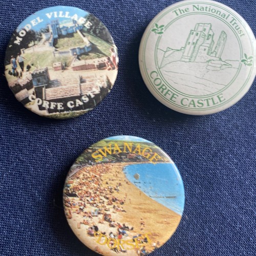Vintage souvenir badges - , of