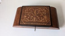 VINTAGE WOODEN MARQUETRY ART DECO JEWELLERY BOX WITH KEY