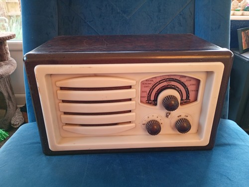 Vintage bakelite radio - bakelite, radio.