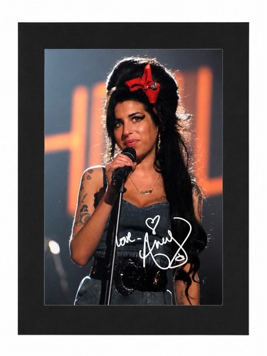 Amy winehouse signed autograph - amy,