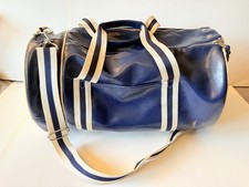 Fred Perry Men's Barrel Bag Classic Vintage Shoulder Bag Black Retro Gym Travel