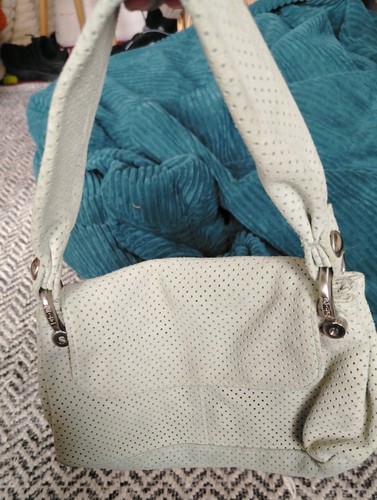Gap perforated small leather - perforated,