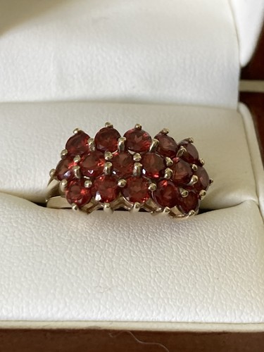 9ct yellow gold - gold, set