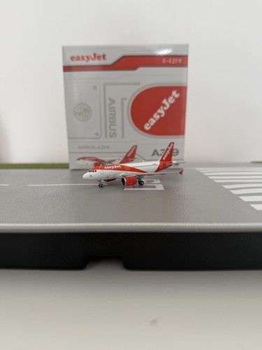 Easyjet airbus a319 - easyjet,