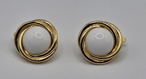 Vintage trifari gold - gold, tone