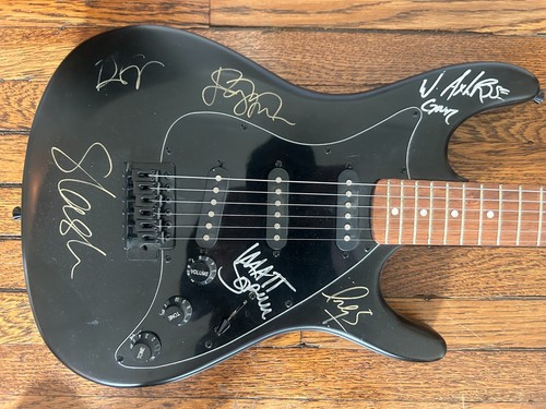 Guns roses signed - guns,
