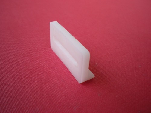 Chain guide bumper strip - /,