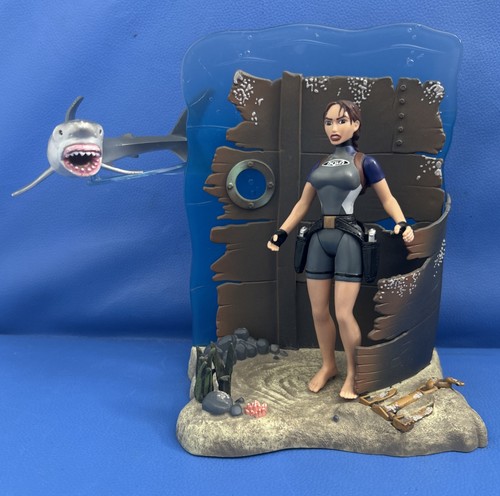 Lara croft action figure - figure, deep