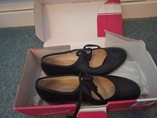 Katz size 5 tap shoes, small