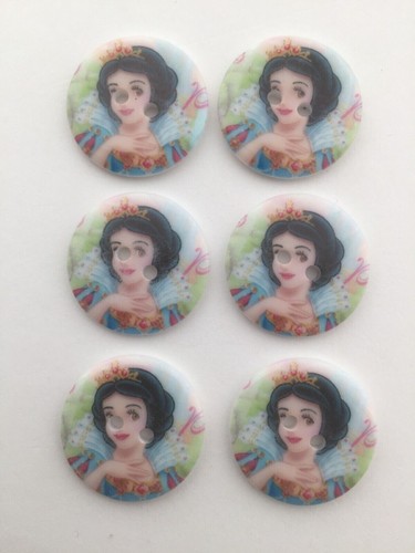 Character buttons 23mm snow - character,