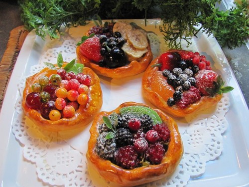Artificial sticky fruit buns - sticky,