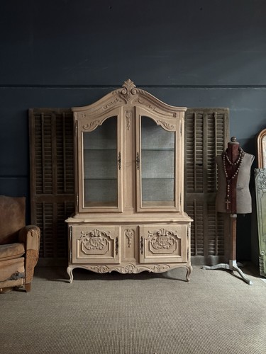 Stunning hand carved - stunning,