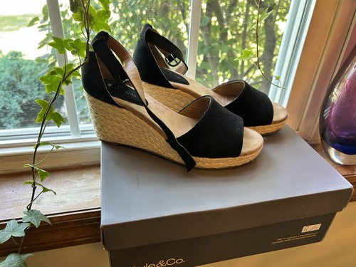 Style size 7 - 7.5, wedge