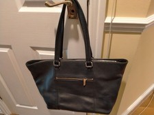 Osprey London Designer Women's Navy Leather Handbag with shoulder straps Used