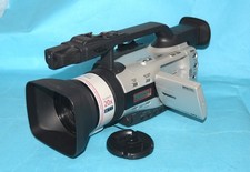CANON DM-XM2 MINI/DV VIDEO CAMERA WITH CANON ACCESSORIES (G).