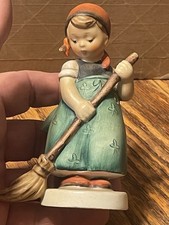 M.J. Hummel Goebel “Little Sweeper” 4.5”, TMK5 171