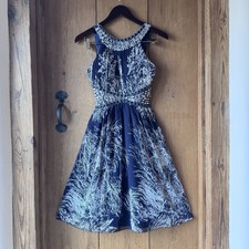 QUIZ Size 8 Navy Blue White