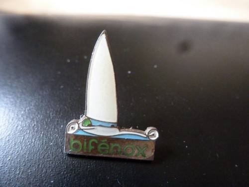 Pin char voile yatching - pin,