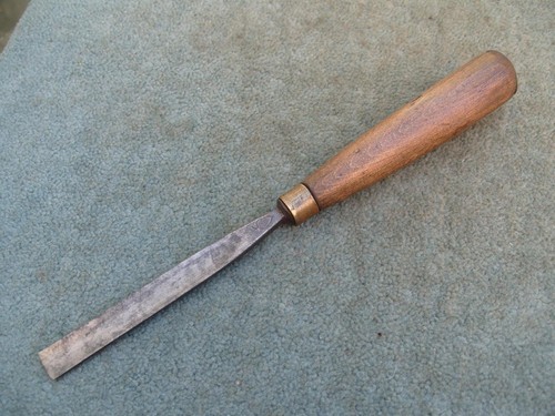Carving gouge by - 1/2", henry