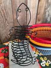 SMALL BLACK METAL LIZARD SHAPE CD STORAGE RACK HOLDER HOLDS 14 CDS FREE STANDING