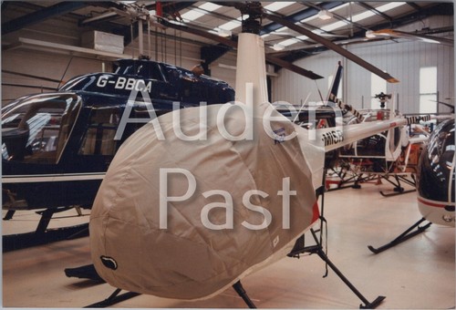 Sywell hangar robinson r22 - hangar,