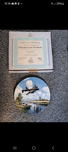 Royal doulton raf world - royal, 2