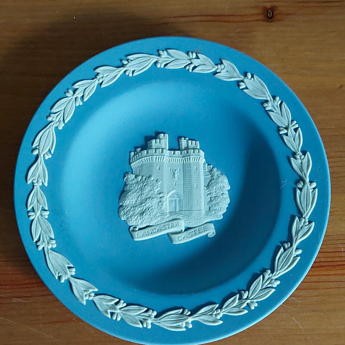 Wedgwood blue white - &,