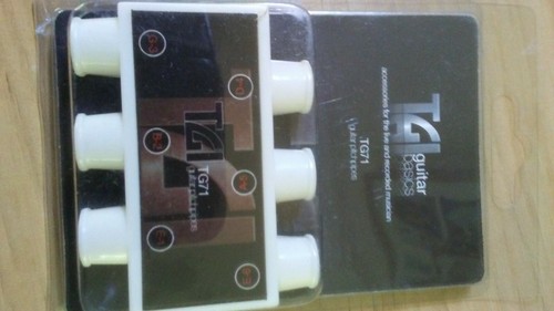 Guitar pitch pipes tgi or - -,