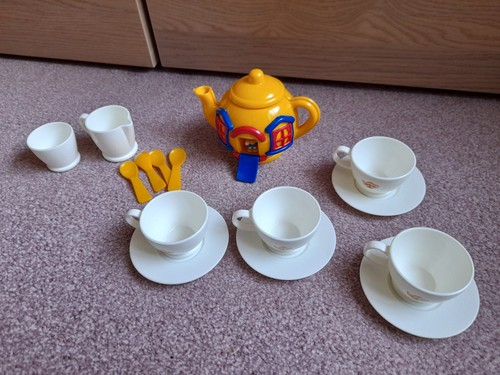 Bluebird little yellow teapot - bluebird,