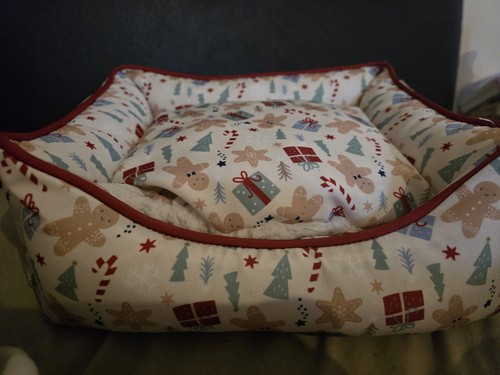 Gingerbread print cuddle bed - print,