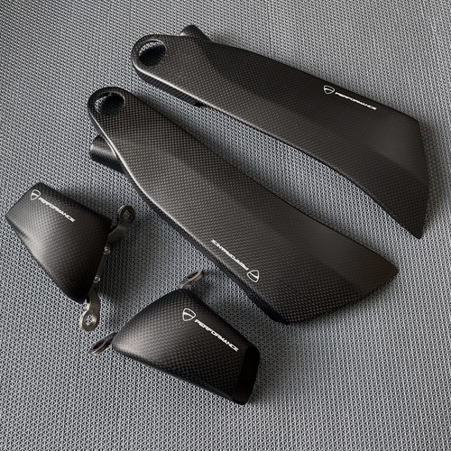 Carbon fiber fairing - carbon, side