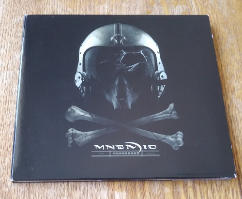 Mnemic passenger - -,