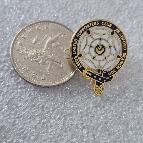 Leeds united badge - leeds,