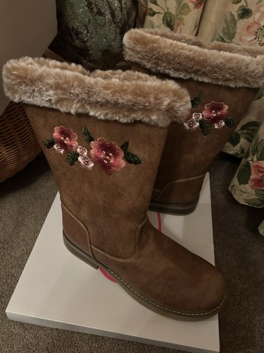 Fur brown boots embroidered - fur,