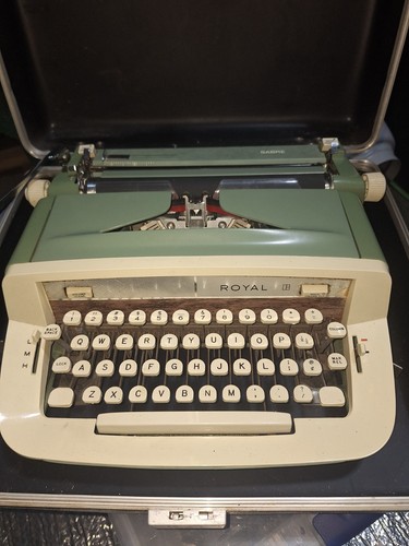 Vintage royal sabre manual - vintage,